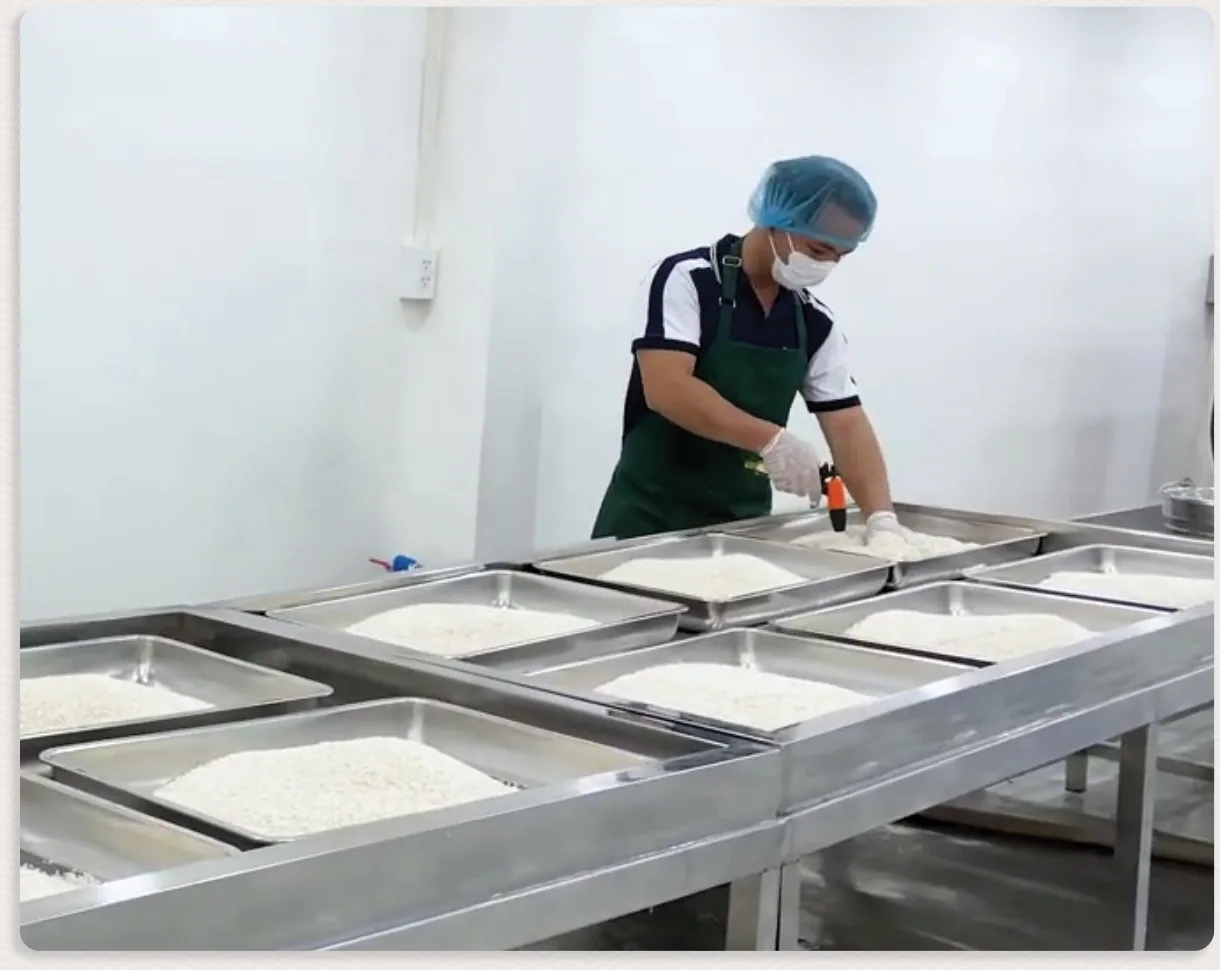 Bước 2: Làm sạch gạo